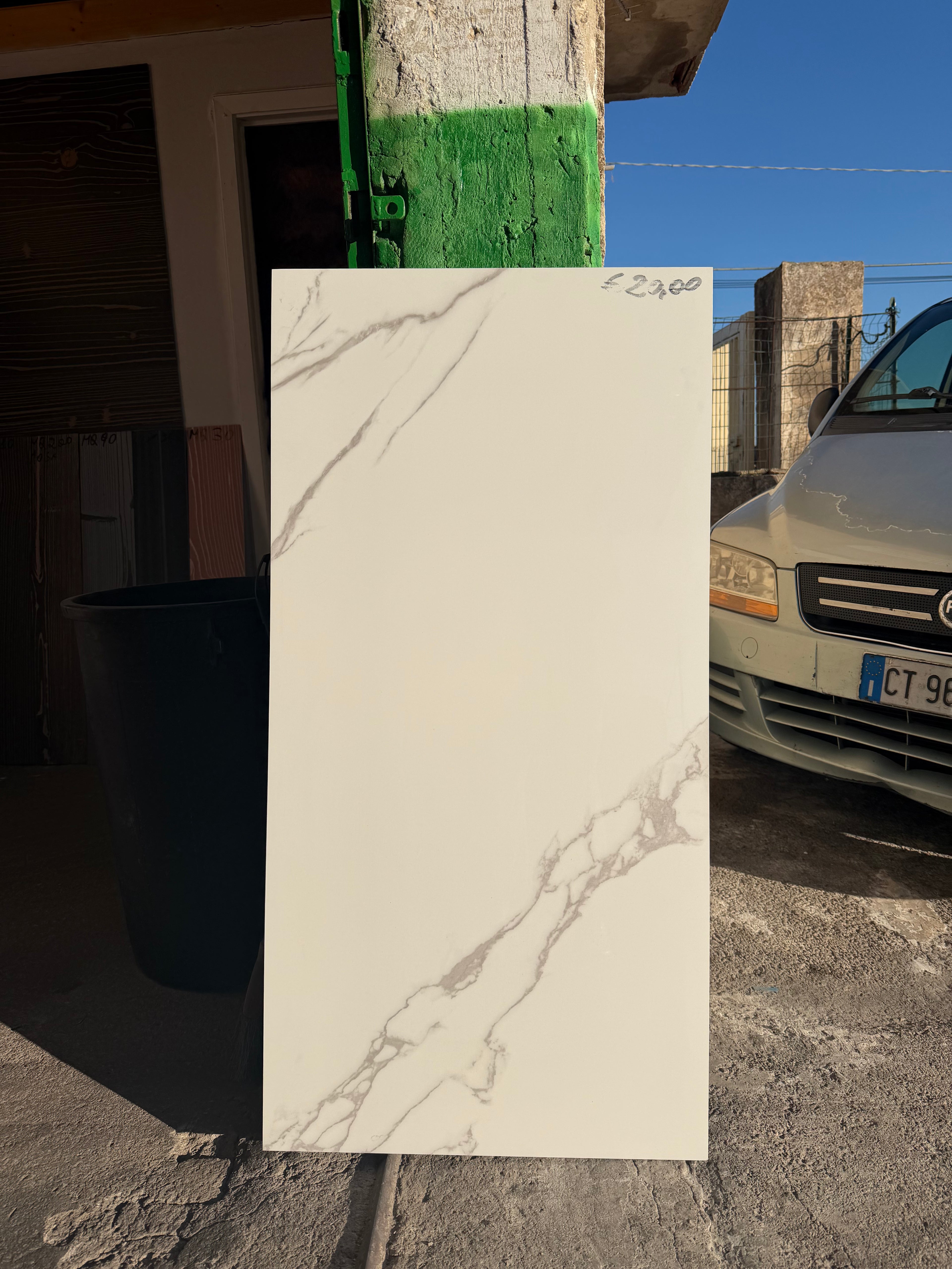 Calacatta bwhite lucido