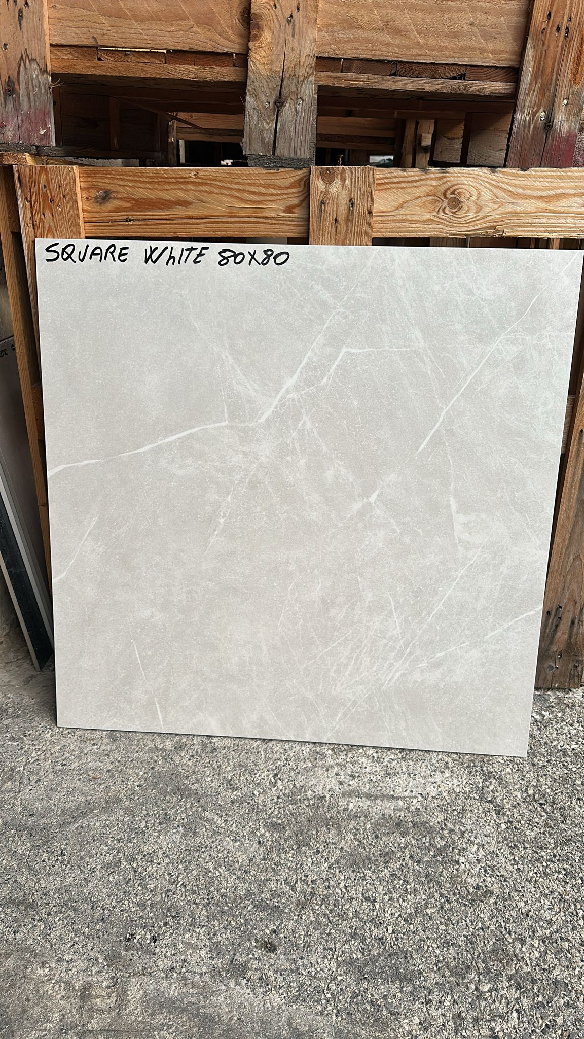 SQUARE WHITE