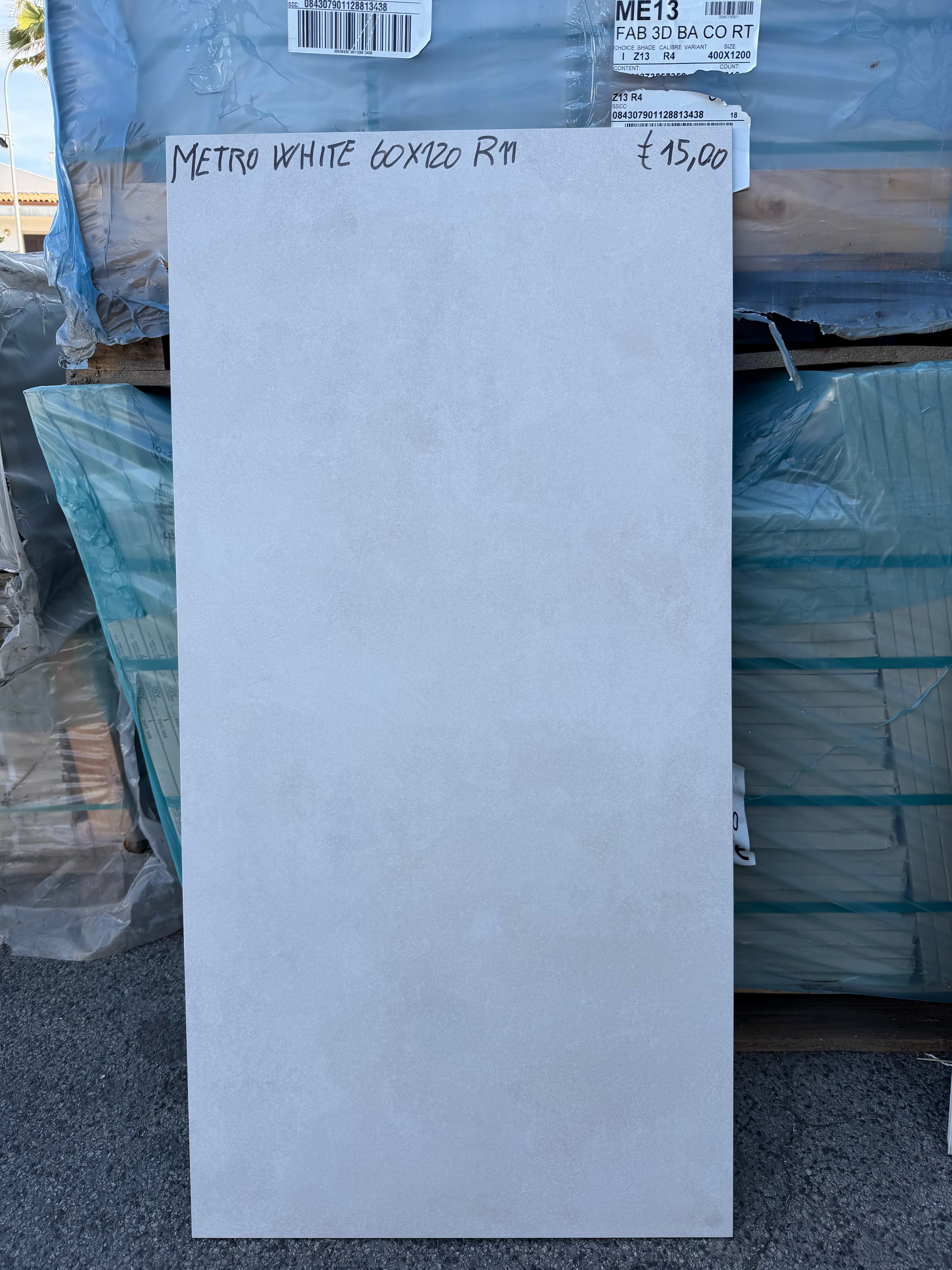 METRO WHITE R11